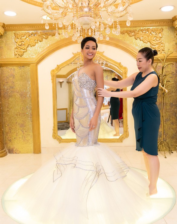 HHen Niê ưu tiên mặc thiết kế Việt thi Miss Universe 2018 - Ảnh 2. HHen Niê ưu tiên mặc thiết kế Việt thi Miss Universe 2018 - Ảnh 2.
