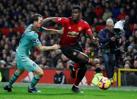 M.U h&ograve;a Arsenal trong trận cầu của những sai lầm - Ảnh 1.