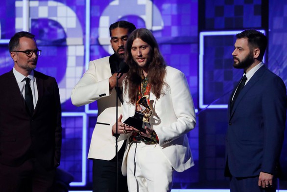 Lady Gaga giành 3 giải Grammy, bà Michelle Obama bất ngờ xuất hiện - Ảnh 2. Lady Gaga giành 3 giải Grammy, bà Michelle Obama bất ngờ xuất hiện - Ảnh 2.