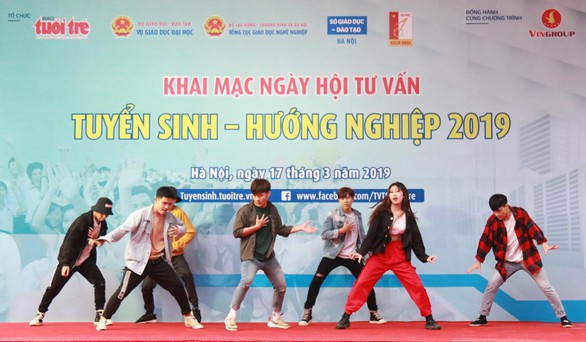 Hàng vạn học sinh dự Ngày hội tư vấn tuyển sinh quy mô nhất từ trước đến nay - Ảnh 6. Hàng vạn học sinh dự Ngày hội tư vấn tuyển sinh quy mô nhất từ trước đến nay - Ảnh 6.