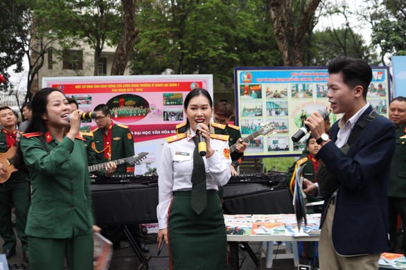 Hàng vạn học sinh dự Ngày hội tư vấn tuyển sinh quy mô nhất từ trước đến nay - Ảnh 14. Hàng vạn học sinh dự Ngày hội tư vấn tuyển sinh quy mô nhất từ trước đến nay - Ảnh 14.