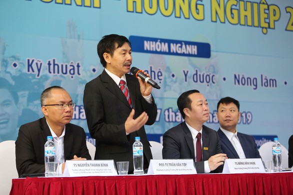 Hàng vạn học sinh dự Ngày hội tư vấn tuyển sinh quy mô nhất từ trước đến nay - Ảnh 10. Hàng vạn học sinh dự Ngày hội tư vấn tuyển sinh quy mô nhất từ trước đến nay - Ảnh 10.