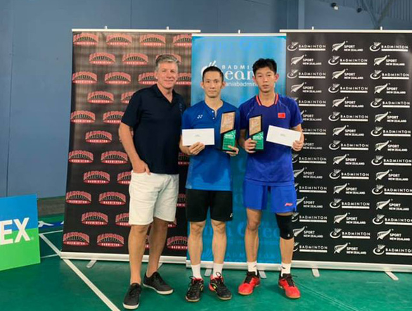 Đánh bại tay vợt Trung Quốc, Tiến Minh vô địch tại New Zealand - Ảnh 1. Đánh bại tay vợt Trung Quốc, Tiến Minh vô địch tại New Zealand - Ảnh 1.