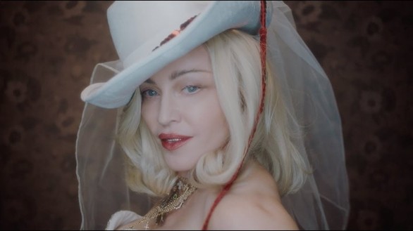Madonna hóa điệp viên đa nhân cách trong album Madame X - Ảnh 1.