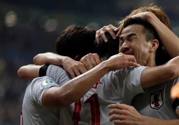 H&ograve;a Uruguay 2-2, Nhật Bản nu&ocirc;i hi vọng v&agrave;o tứ kết - Ảnh 1.