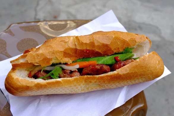 Bánh mì thịt nướng số 37 Nguyễn Trãi, quận 1 - Ảnh: CHÁNH NIỆM