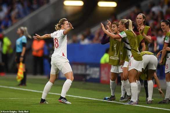 Đá bại Anh, tuyển nữ Mỹ vào chung kết World Cup - Ảnh 3. Đá bại Anh, tuyển nữ Mỹ vào chung kết World Cup - Ảnh 3.