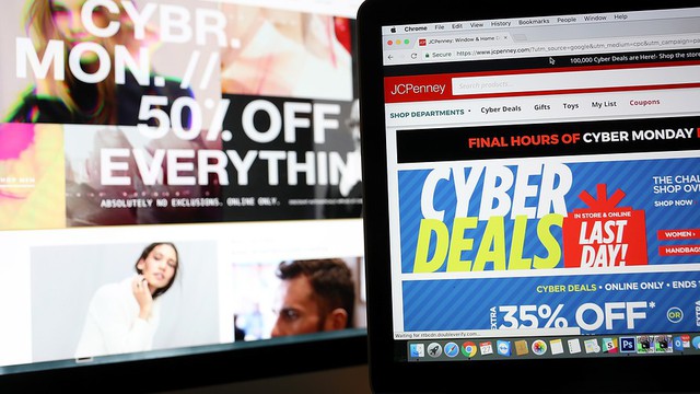Cyber Monday l&agrave; ng&agrave;y hội cho c&aacute;c t&iacute;n đồ mua sắm tr&ecirc;n mạng - Ảnh: AFP
