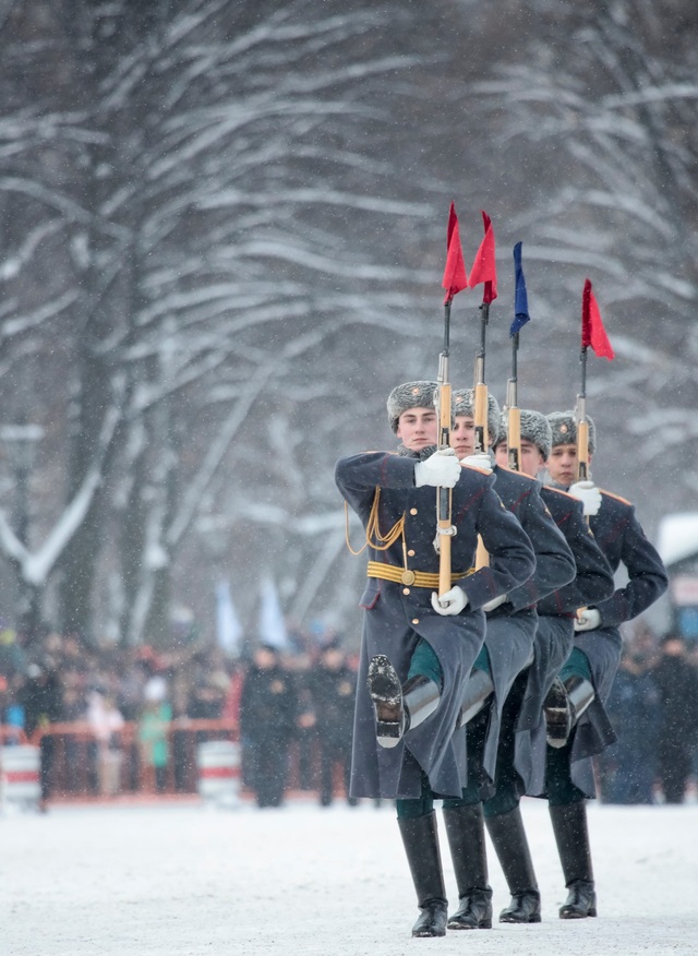 Xe tăng Nga diễu binh rầm rộ kỷ niệm 75 năm chiến thắng Leningrad - 15