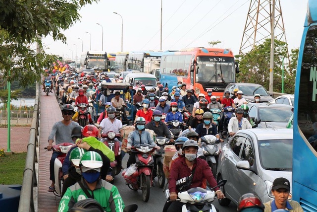 ben xe mien dong 1.JPG ben xe mien dong 1.JPG
