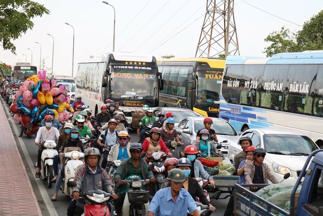 vuot ai cau binh trieu.JPG vuot ai cau binh trieu.JPG