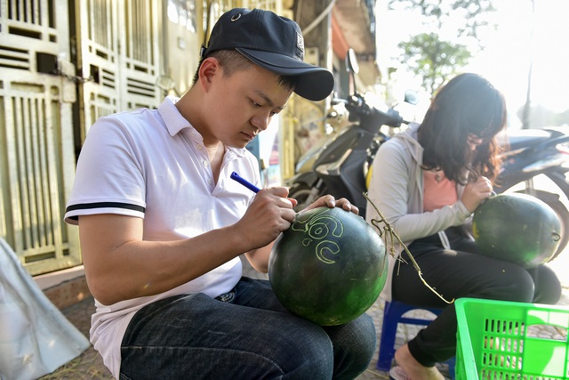 Dịch vụ l&agrave;m đẹp dưa hấu kiếm tiền triệu ở H&agrave; Nội - 4