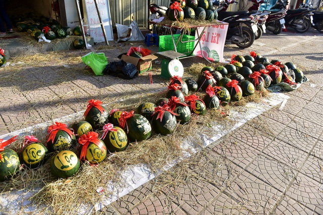 Dịch vụ l&agrave;m đẹp dưa hấu kiếm tiền triệu ở H&agrave; Nội - 1