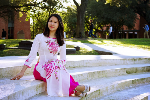 Nữ du học sinh Việt xinh đẹp diện áo dài đón Tết xa nhà đầu tiên ở Mỹ - 1