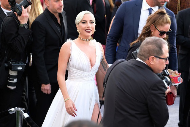 Lady Gaga kiều diễm với váy trắng  - 7