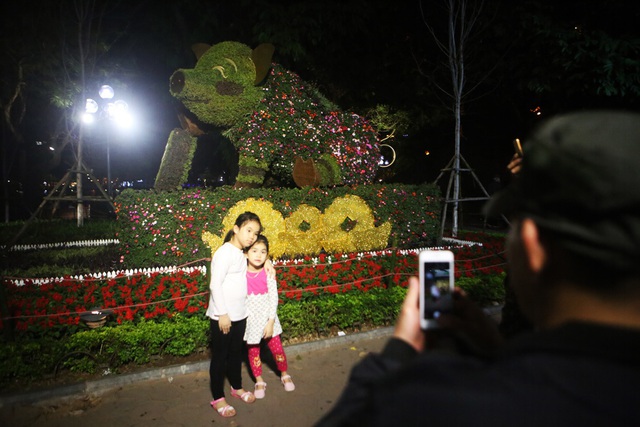 Ph&aacute;o hoa rực s&aacute;ng bầu trời hồ Gươm trong đ&ecirc;m giao thừa - 8