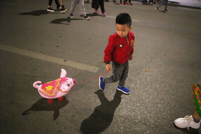 Ph&aacute;o hoa rực s&aacute;ng bầu trời hồ Gươm trong đ&ecirc;m giao thừa - 9