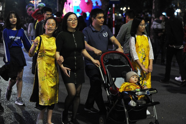 Ph&aacute;o hoa rực s&aacute;ng bầu trời hồ Gươm trong đ&ecirc;m giao thừa - 3