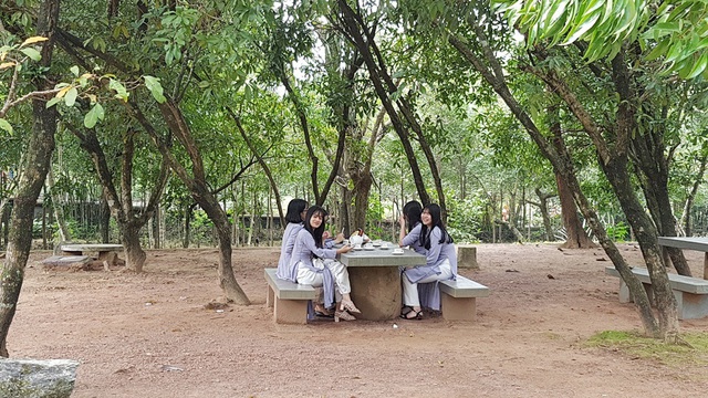 Người d&acirc;n Huế, Đắc Lắc đến ch&ugrave;a cầu an m&ugrave;ng 1 Tết - 5