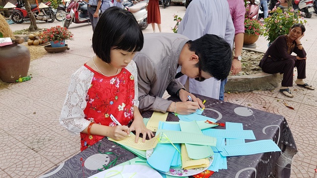 Người d&acirc;n Huế, Đắc Lắc đến ch&ugrave;a cầu an m&ugrave;ng 1 Tết - 8