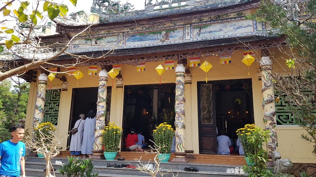 Người d&acirc;n Huế, Đắc Lắc đến ch&ugrave;a cầu an m&ugrave;ng 1 Tết - 1