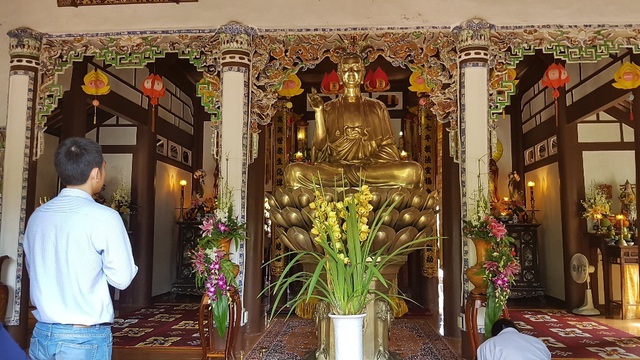 Người d&acirc;n Huế, Đắc Lắc đến ch&ugrave;a cầu an m&ugrave;ng 1 Tết - 3