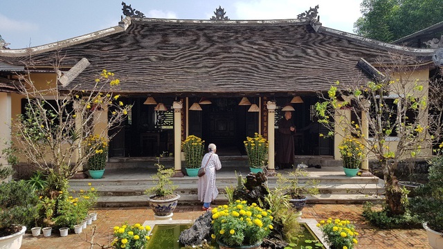 Người d&acirc;n Huế, Đắc Lắc đến ch&ugrave;a cầu an m&ugrave;ng 1 Tết - 13