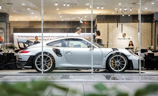 Giá hơn 20 tỉ đồng, Porsche 911 GT2 RS gia nhập làng siêu xe tại Việt Nam - 1