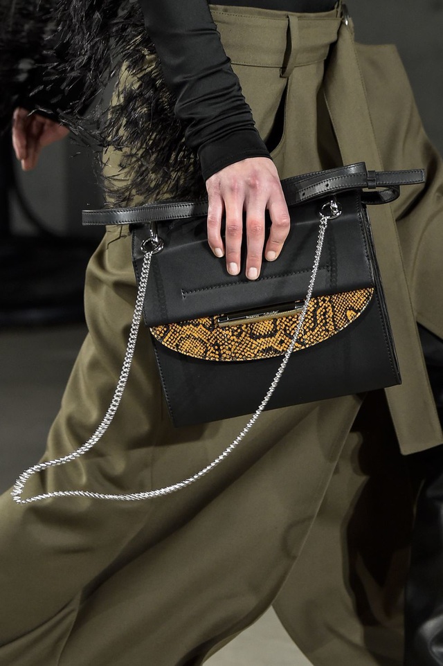 Túi xách lạ mắt từ tuần lễ thời trang New York 2019 - 1