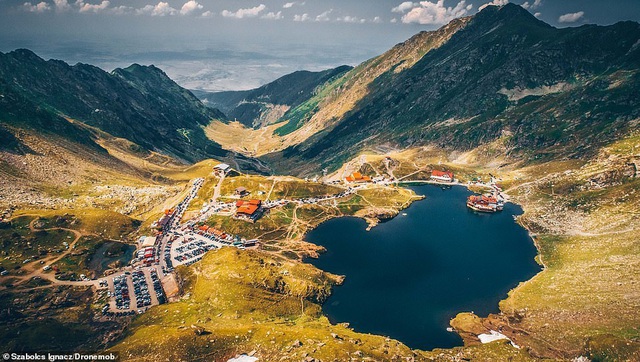 Những bức ảnh đầy m&ecirc; hoặc về con đường &ldquo;đẹp nhất thế giới&rdquo; - 9