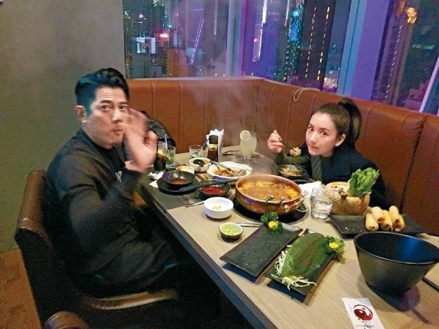 Quách Phú Thành cưng chiều bà xã kém 23 tuổi trong lần mang thai thứ hai - 9 Quách Phú Thành cưng chiều bà xã kém 23 tuổi trong lần mang thai thứ hai - 9
