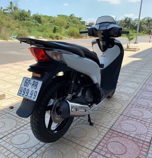 Xe máy cũ hét giá trên trời, ngang ngửa ô tô hạng sang - 1..jpg