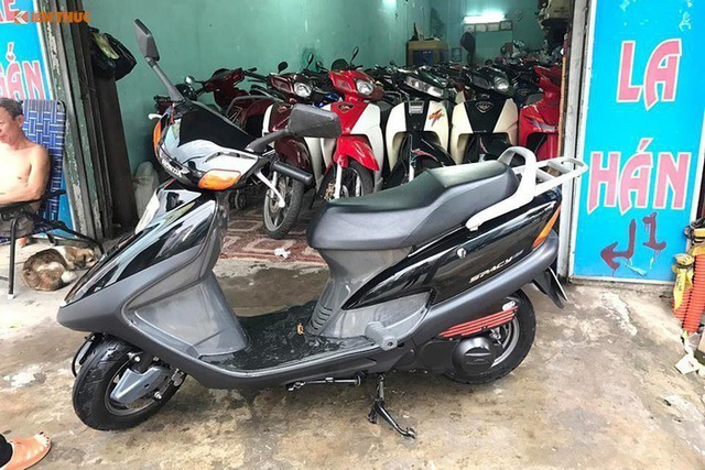 Xe máy cũ hét giá trên trời, ngang ngửa ô tô hạng sang - 15..jpg