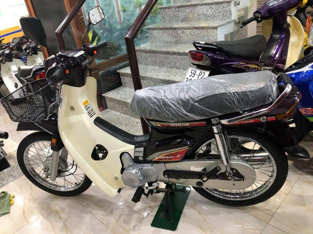 Xe máy cũ hét giá trên trời, ngang ngửa ô tô hạng sang - 6..jpg