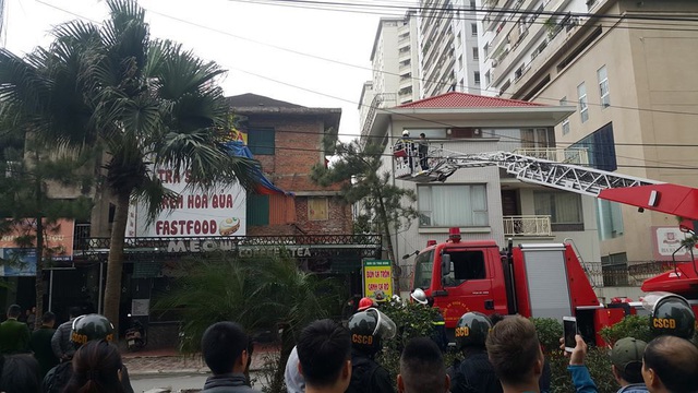 Hà Nội: Phá cửa, khống chế đối tượng ngáo đá cố thủ trong ngôi biệt thự - 2 Hà Nội: Phá cửa, khống chế đối tượng ngáo đá cố thủ trong ngôi biệt thự - 2