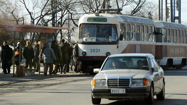 Bí ẩn thế giới xe cộ ở Triều Tiên, đất nước của Kim Jong-un - 4 Bí ẩn thế giới xe cộ ở Triều Tiên, đất nước của Kim Jong-un - 4