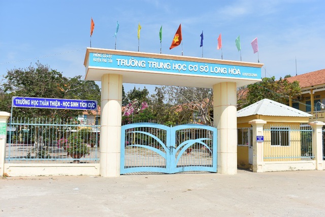 Sở GD-ĐT An Giang thông tin chính thức vụ thầy giáo bị tố đánh nữ sinh vẹo cột sống - 1 Sở GD-ĐT An Giang thông tin chính thức vụ thầy giáo bị tố đánh nữ sinh vẹo cột sống - 1