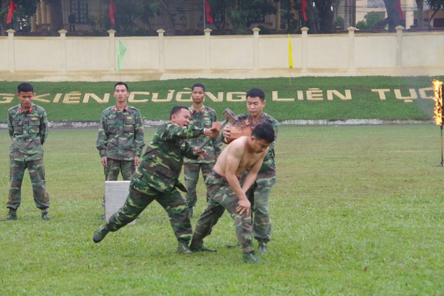 Mãn nhãn màn bay qua lửa, búa tạ đập trên người lính trinh sát - 19 Mãn nhãn màn bay qua lửa, búa tạ đập trên người lính trinh sát - 19