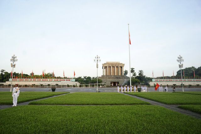 Chủ tịch Triều Ti&ecirc;n Kim Jong-un v&agrave;o lăng viếng Chủ tịch Hồ Ch&iacute; Minh - 1