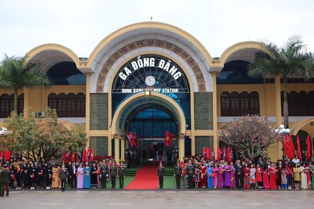 Xem lại hình ảnh lần đầu tiên Việt Nam đón - tiễn nguyên thủ quốc gia tại ga tàu hỏa - 9 Xem lại hình ảnh lần đầu tiên Việt Nam đón - tiễn nguyên thủ quốc gia tại ga tàu hỏa - 9
