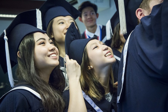 UNIS Hanoi_Scholar Nguyen Vu Linh at Graduation Ceremony.JPG UNIS Hanoi_Scholar Nguyen Vu Linh at Graduation Ceremony.JPG