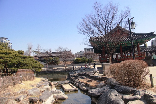 Vẻ đẹp bí ẩn của làng cổ Hanok Namsan Hàn Quốc - 1