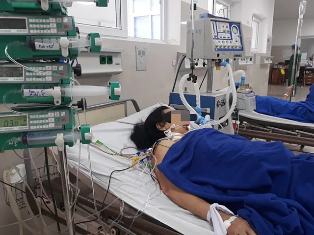 Nguy kịch vì uống rượu ngâm hạt gấc để chữa đau lưng - 1 Nguy kịch vì uống rượu ngâm hạt gấc để chữa đau lưng - 1