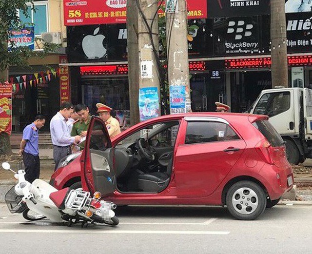 Bộ Công an giải đáp: Mở cửa xe ô tô gây tai nạn bị xử lý như thế nào? - 1 Bộ Công an giải đáp: Mở cửa xe ô tô gây tai nạn bị xử lý như thế nào? - 1