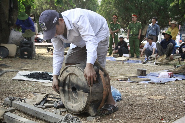 Độc lạ màn trình diễn đúc cồng chiêng Êđê - 3 Độc lạ màn trình diễn đúc cồng chiêng Êđê - 3