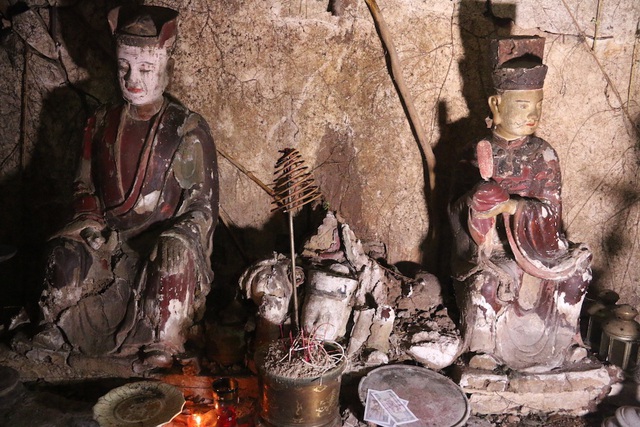 C&aacute;m cảnh ng&ocirc;i ch&ugrave;a 300 tuổi dột n&aacute;t, tượng nứt vỡ ở H&agrave; Nội - 2