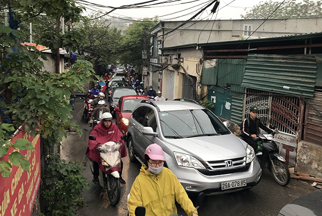 Quay cuồng trên đoạn đường tắc kinh khủng nhất Hà Nội - 4 Quay cuồng trên đoạn đường tắc kinh khủng nhất Hà Nội - 4