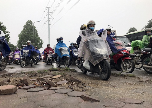 Quay cuồng trên đoạn đường tắc kinh khủng nhất Hà Nội - 7 Quay cuồng trên đoạn đường tắc kinh khủng nhất Hà Nội - 7
