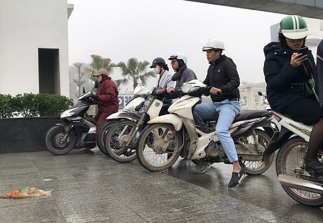 Quay cuồng trên đoạn đường tắc kinh khủng nhất Hà Nội - 11 Quay cuồng trên đoạn đường tắc kinh khủng nhất Hà Nội - 11