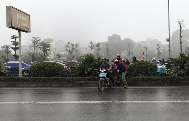Quay cuồng trên đoạn đường tắc kinh khủng nhất Hà Nội - 15 Quay cuồng trên đoạn đường tắc kinh khủng nhất Hà Nội - 15